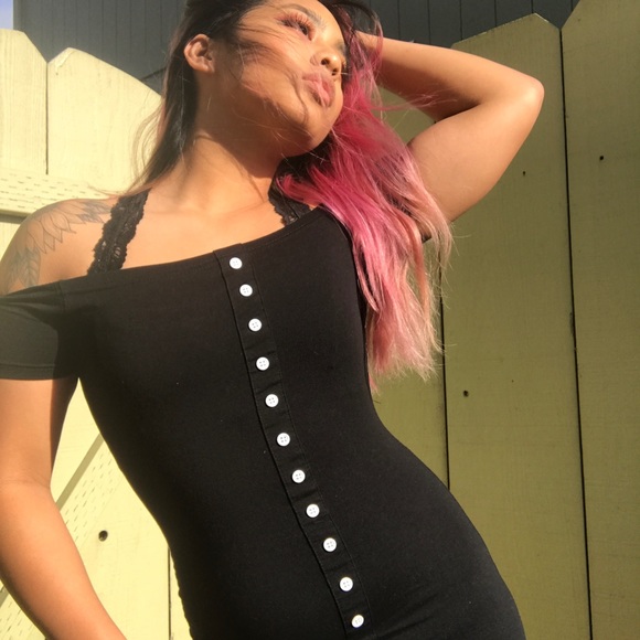 ♠️MISSGUIDED♥️Off Shoulder Black Mini Dress - Picture 2 of 3